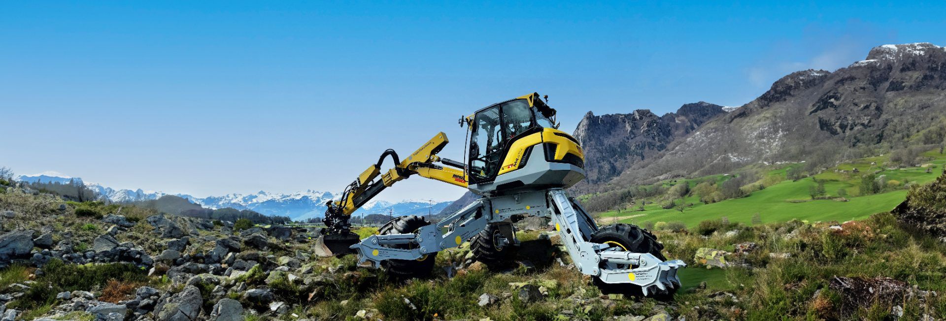 Menzi Muck M4x în teren montan