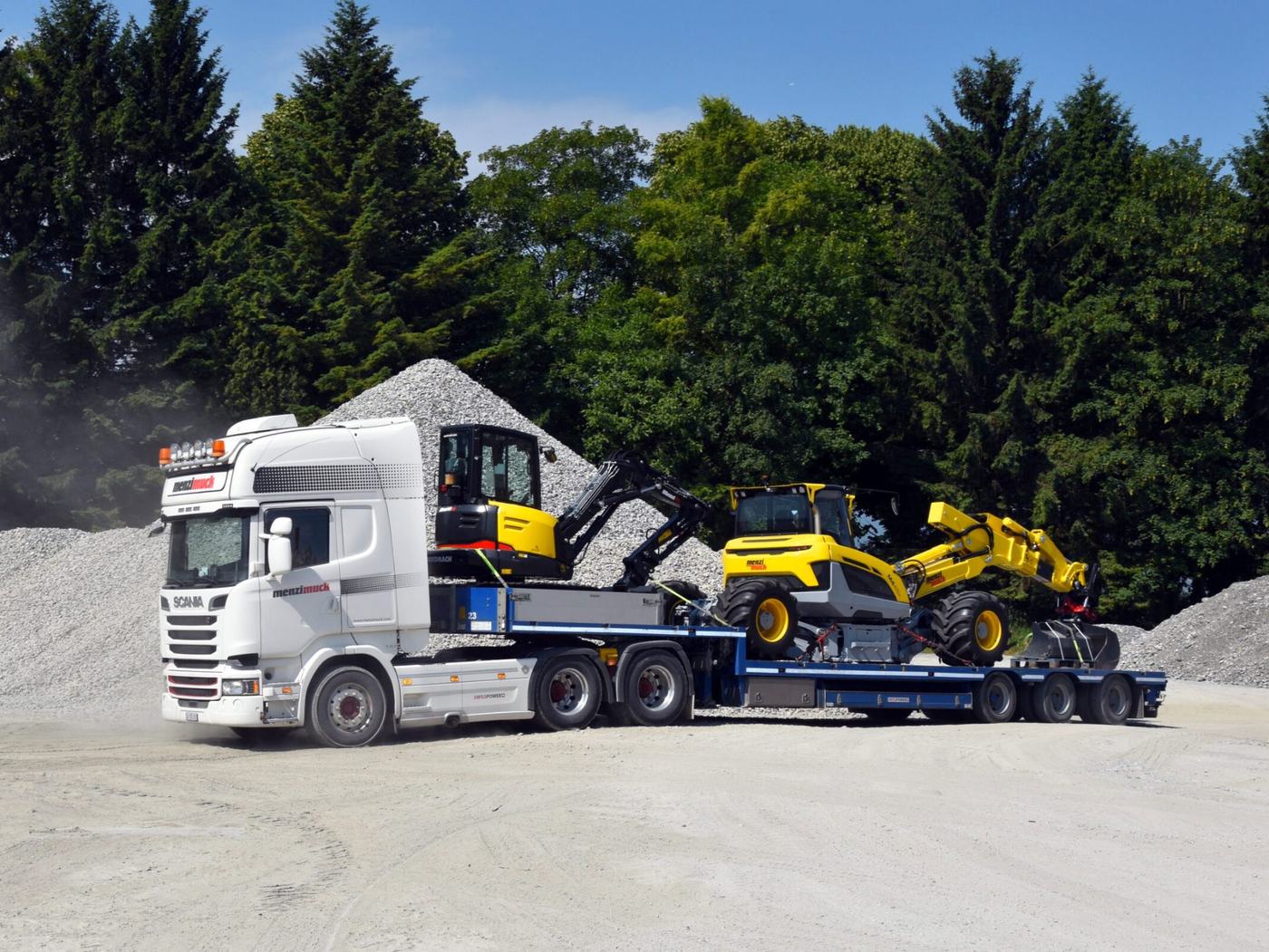 Livrare Menzi Muck pe trailer