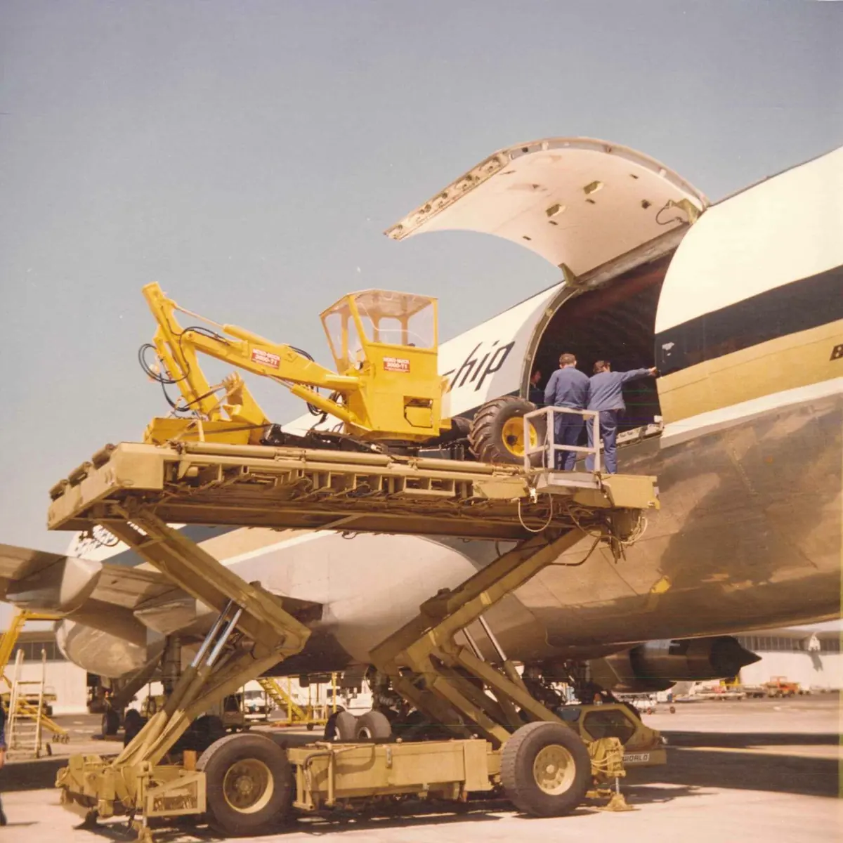 Menzi Muck din primii ani, imagine de arhivă