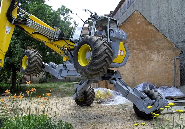Primul excavator pășitor Menzi Muck vândut în România, înainte de livrarea către Tunele SA